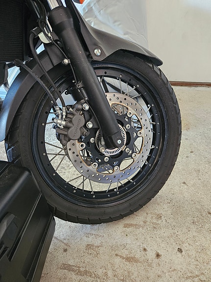 Suzuki DL650A V-Strom 10 of 13