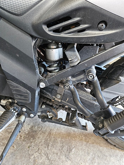 Suzuki DL650A V-Strom 9 of 13