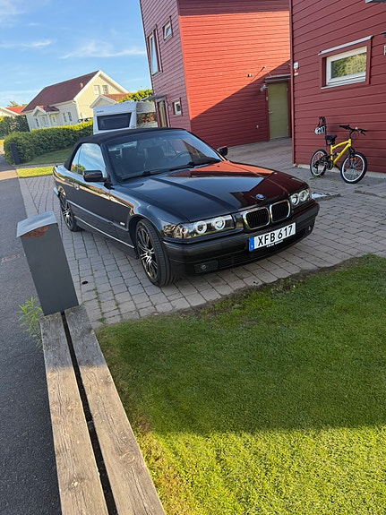 BMW 328i 3 of 5