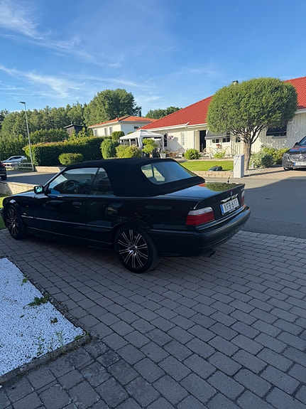 BMW 328i 2 of 5