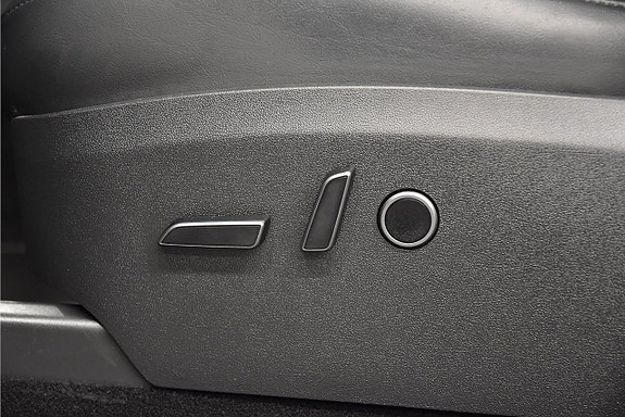 Tesla Model Y 15 of 22