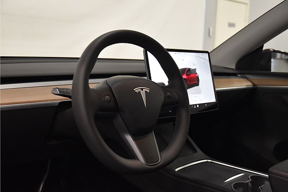 Tesla Model Y 9 of 22