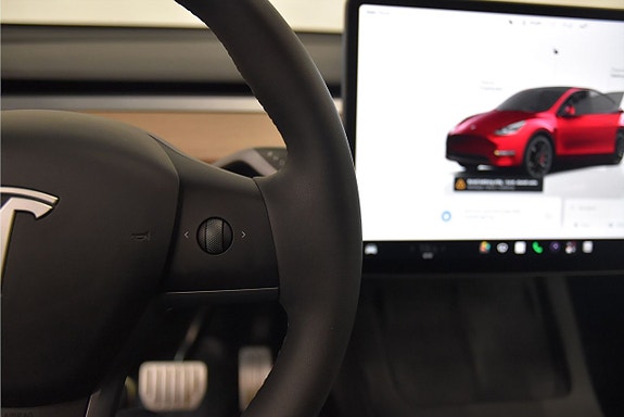 Tesla Model Y 11 of 22