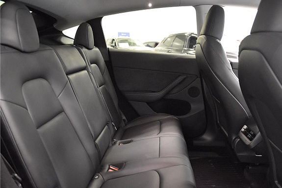 Tesla Model Y 14 of 22