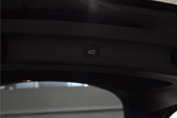 Tesla Model Y 21 of 22