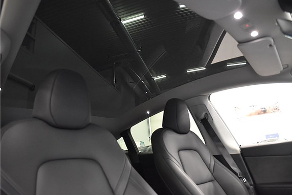 Tesla Model Y 13 of 22