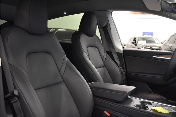 Tesla Model Y 12 of 22