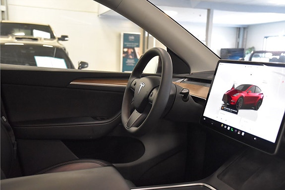 Tesla Model Y 8 of 22