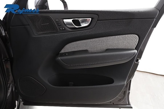 Volvo XC60 14 of 30