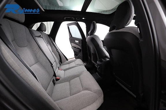 Volvo XC60 8 of 30