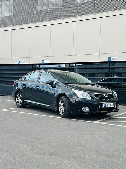 Toyota Avensis 2 of 5