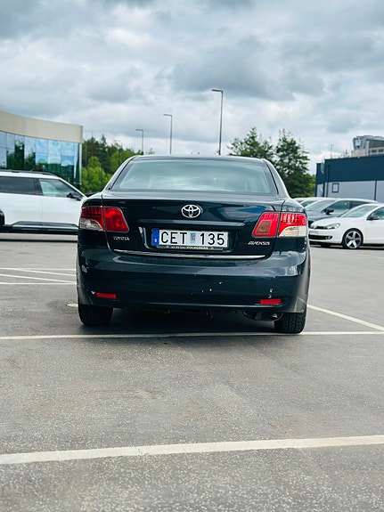 Toyota Avensis 4 of 5