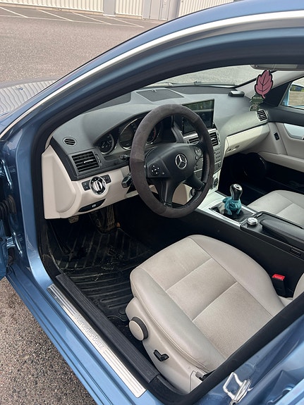 Mercedes-Benz C220 5 of 5
