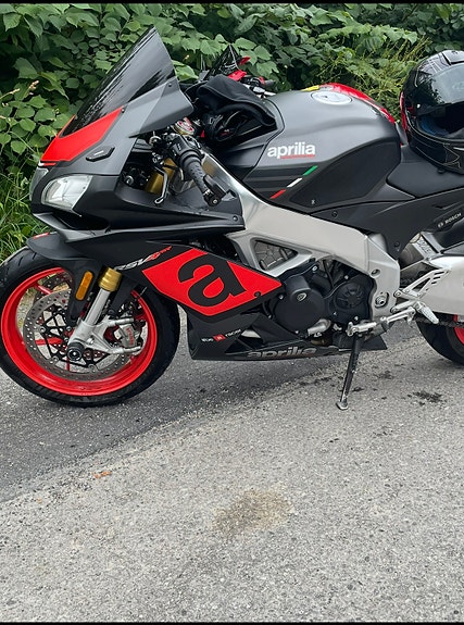 Aprilia RSV4 1000cc 4 of 5