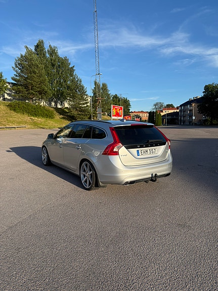 Volvo V60 4 of 5