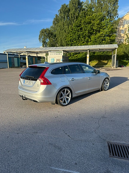 Volvo V60 3 of 5