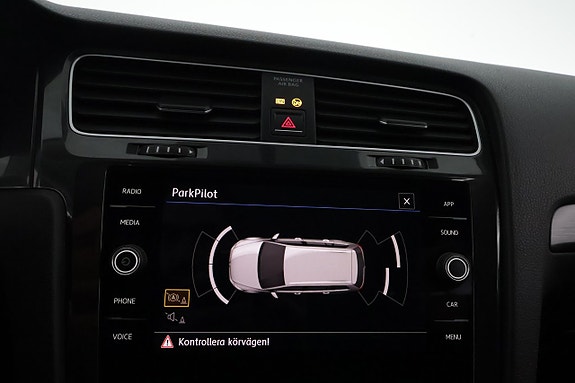 Volkswagen Golf VII 16 of 19