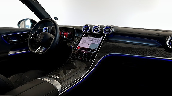 Mercedes-Benz GLC300 3 of 5