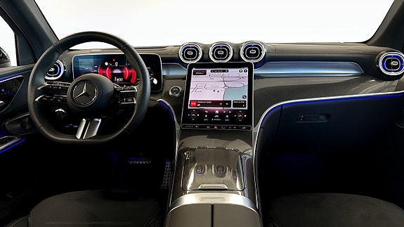 Mercedes-Benz GLC300 4 of 5