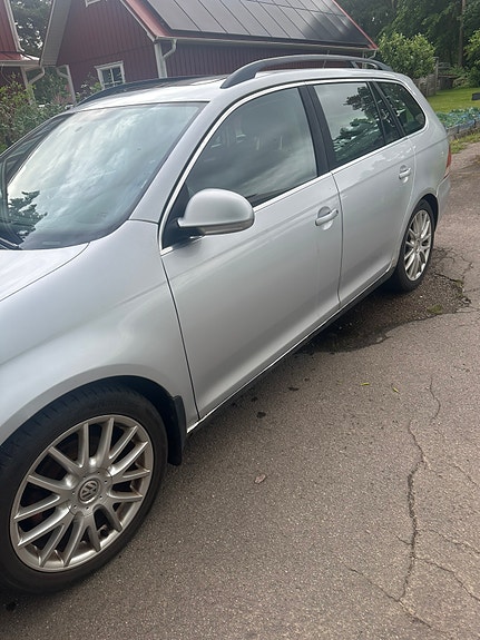 Volkswagen Golf V 2 of 5