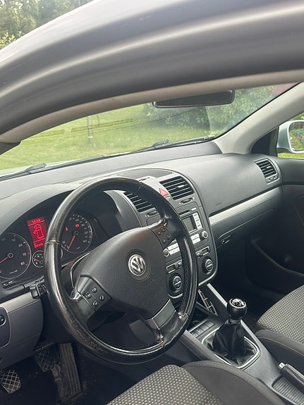 Volkswagen Golf V 5 of 5