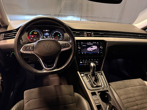 Volkswagen Passat 8 of 13