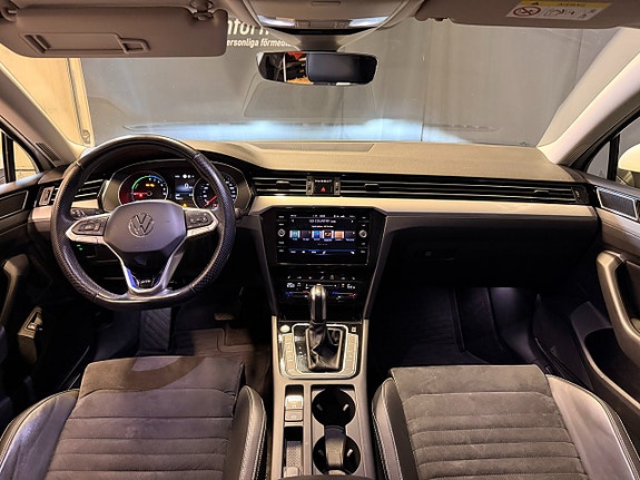 Volkswagen Passat 9 of 13
