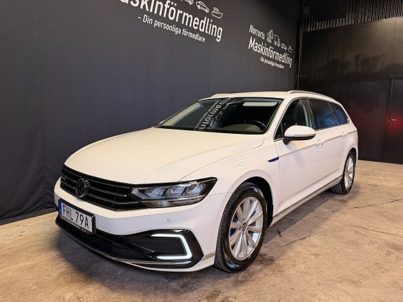Volkswagen Passat 2 of 5