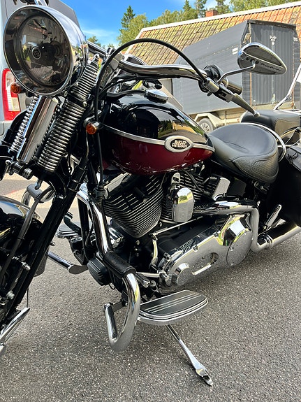 Harley-Davidson Springer Classic 2 of 3