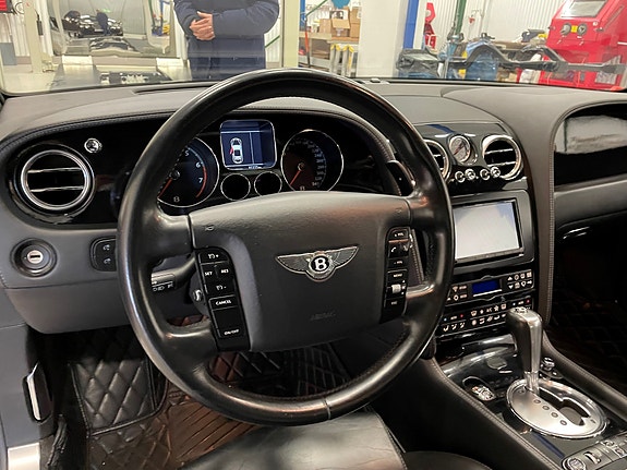 Bentley Continental GTC 10 of 11