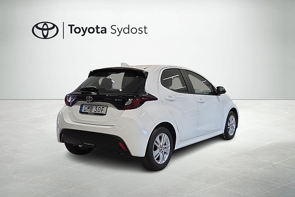 Toyota Yaris 2 of 20