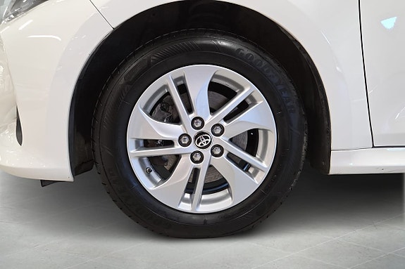 Toyota Yaris 15 of 20