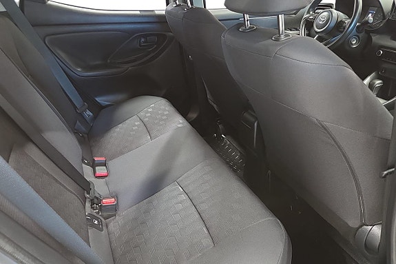 Toyota Yaris 7 of 20