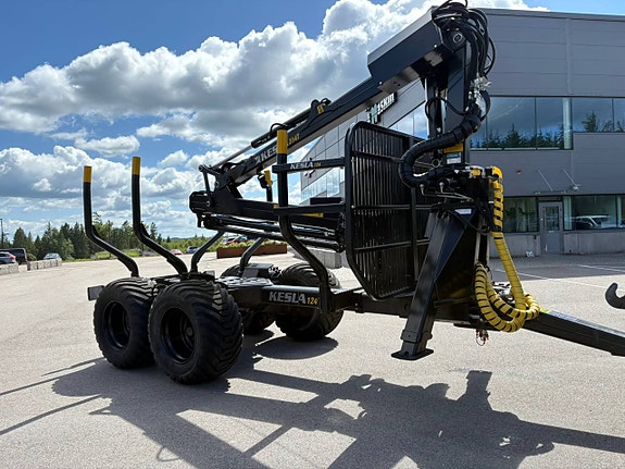 Valtra N135 Active med Kesla 124HD Skogsvagn 7 of 11