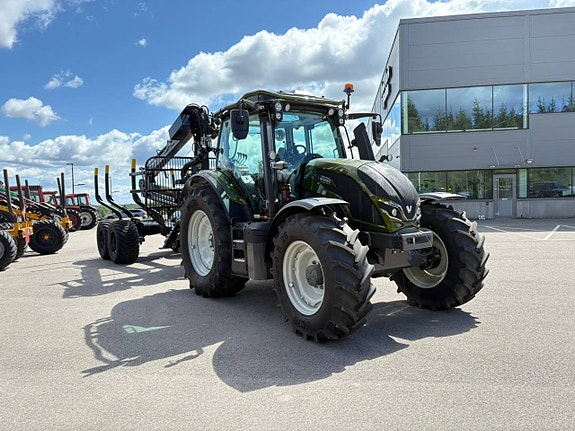 Valtra N135 Active med Kesla 124HD Skogsvagn 4 of 5