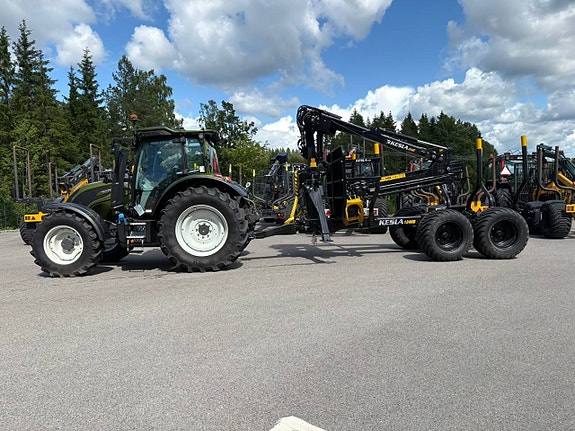 Valtra N135 Active med Kesla 124HD Skogsvagn 2 of 5