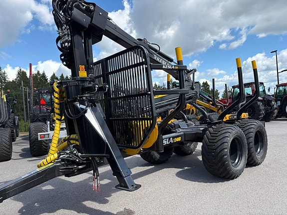 Valtra N135 Active med Kesla 124HD Skogsvagn 9 of 11