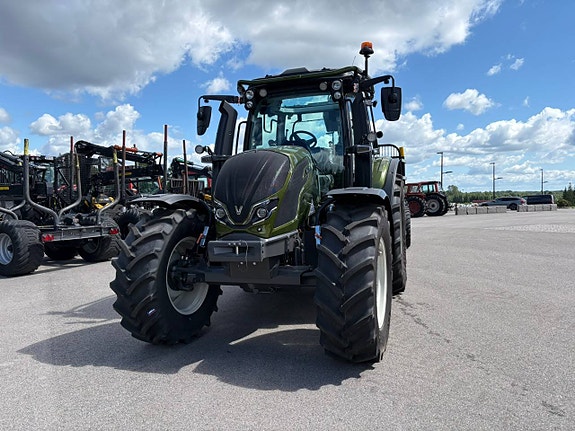 Valtra N135 Active med Kesla 124HD Skogsvagn 3 of 5