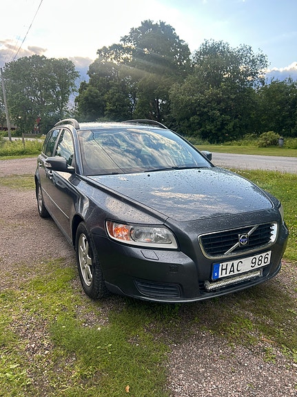 Volvo V50 4 of 5