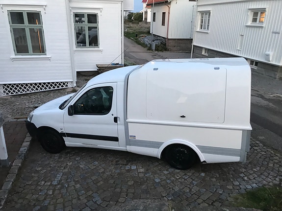 Peugeot Partner 2 of 4