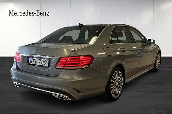 Mercedes-Benz E300 de 3 of 5