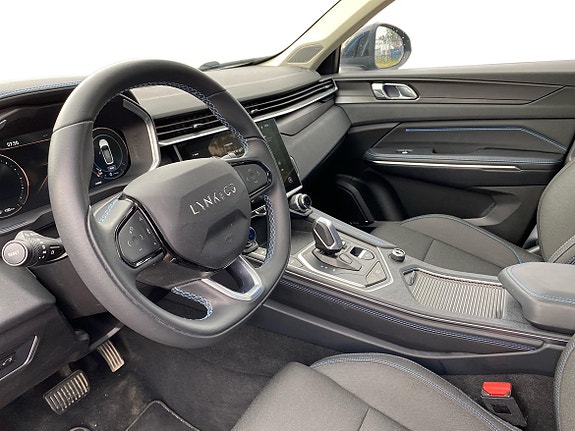 Lynk & Co 01 2 of 4