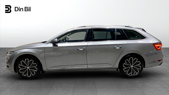 Skoda Superb 2 of 5