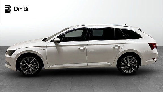Skoda Superb 2 of 12