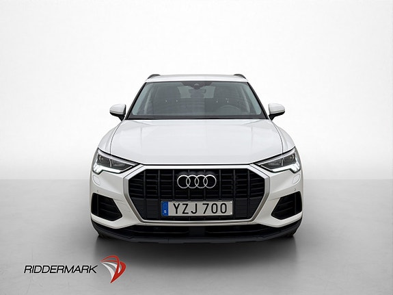 Audi Q3 2 of 5