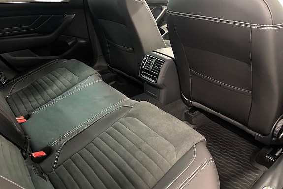 Volkswagen Passat 11 of 24