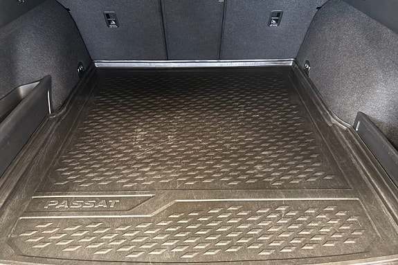 Volkswagen Passat 13 of 24