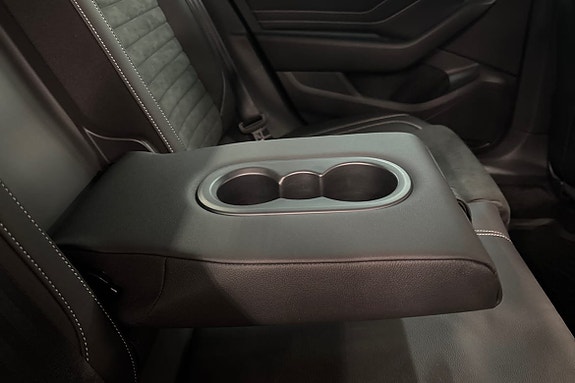 Volkswagen Passat 19 of 24