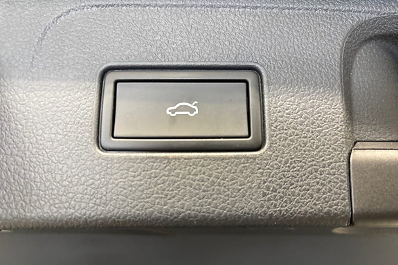 Volkswagen Passat 18 of 24