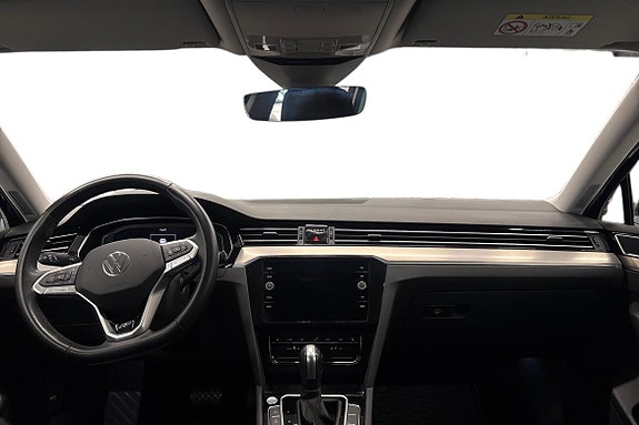 Volkswagen Passat 9 of 24